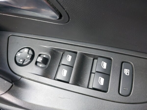Used Peugeot 2008 2024 for sale - 75622269: Photo 12