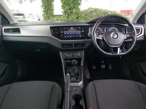 Used Volkswagen Polo 2018 for sale - 76188265: Photo 2