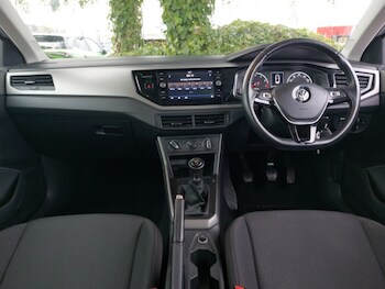 Used Volkswagen Polo 2018 for sale - 76188265: Photo 2