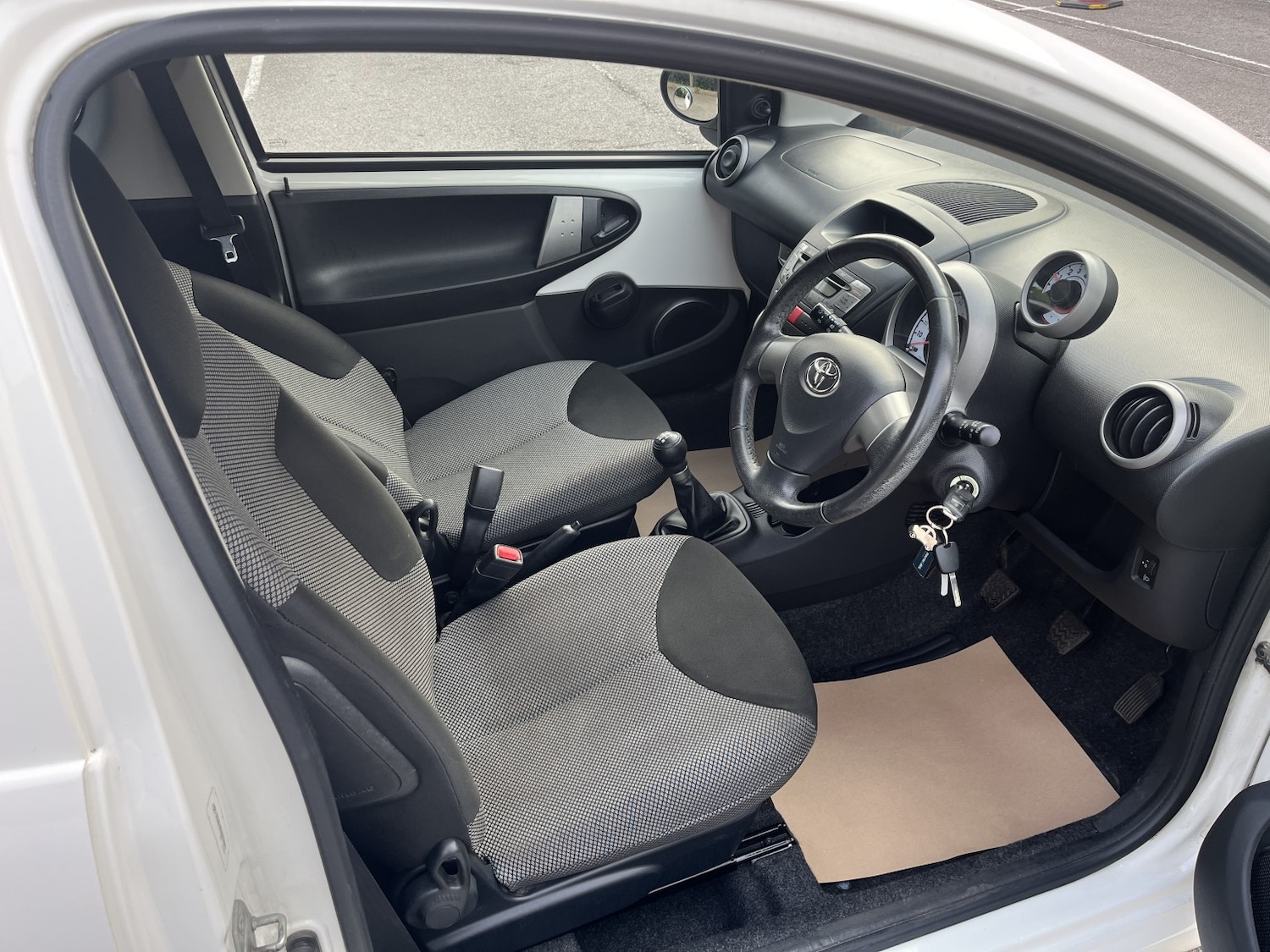 Used Toyota AYGO 2013 for sale - 76120200: Photo 9