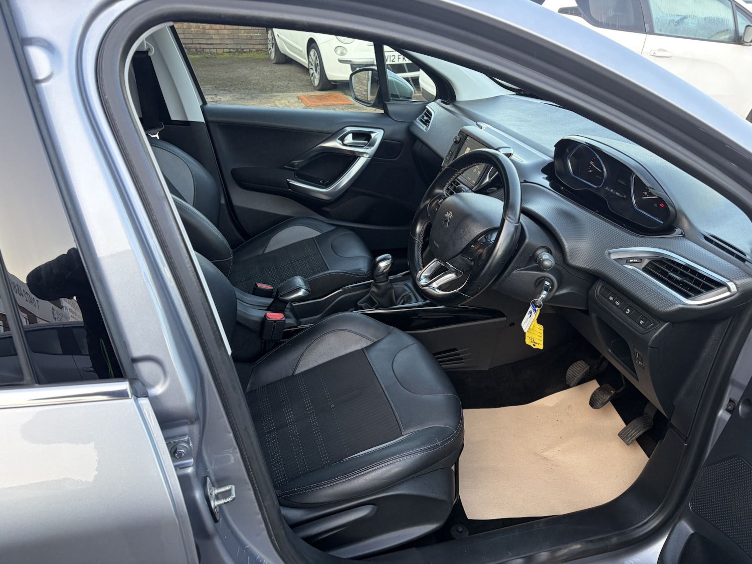 Used Peugeot 2008 2018 for sale - 77535865: Photo 10