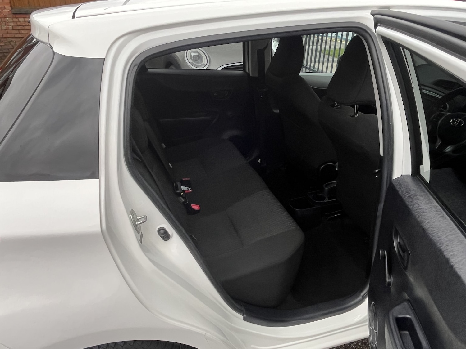 Used Toyota Yaris 2012 for sale - 77478071: Photo 11