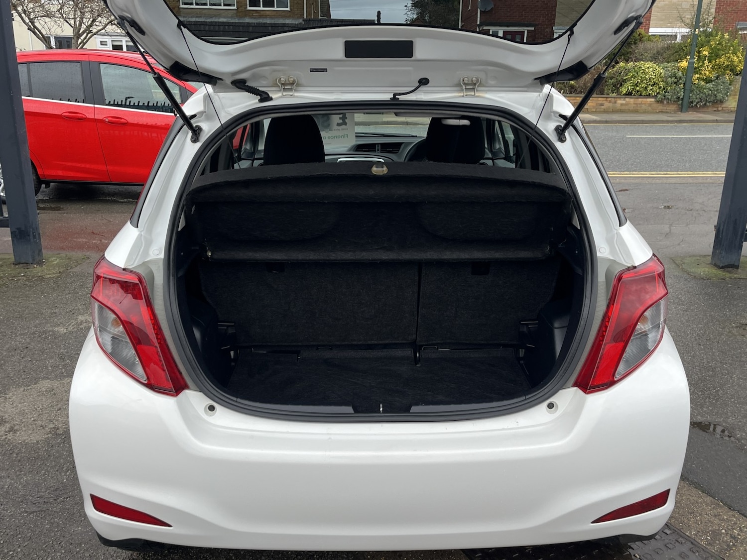 Used Toyota Yaris 2012 for sale - 77478071: Photo 8