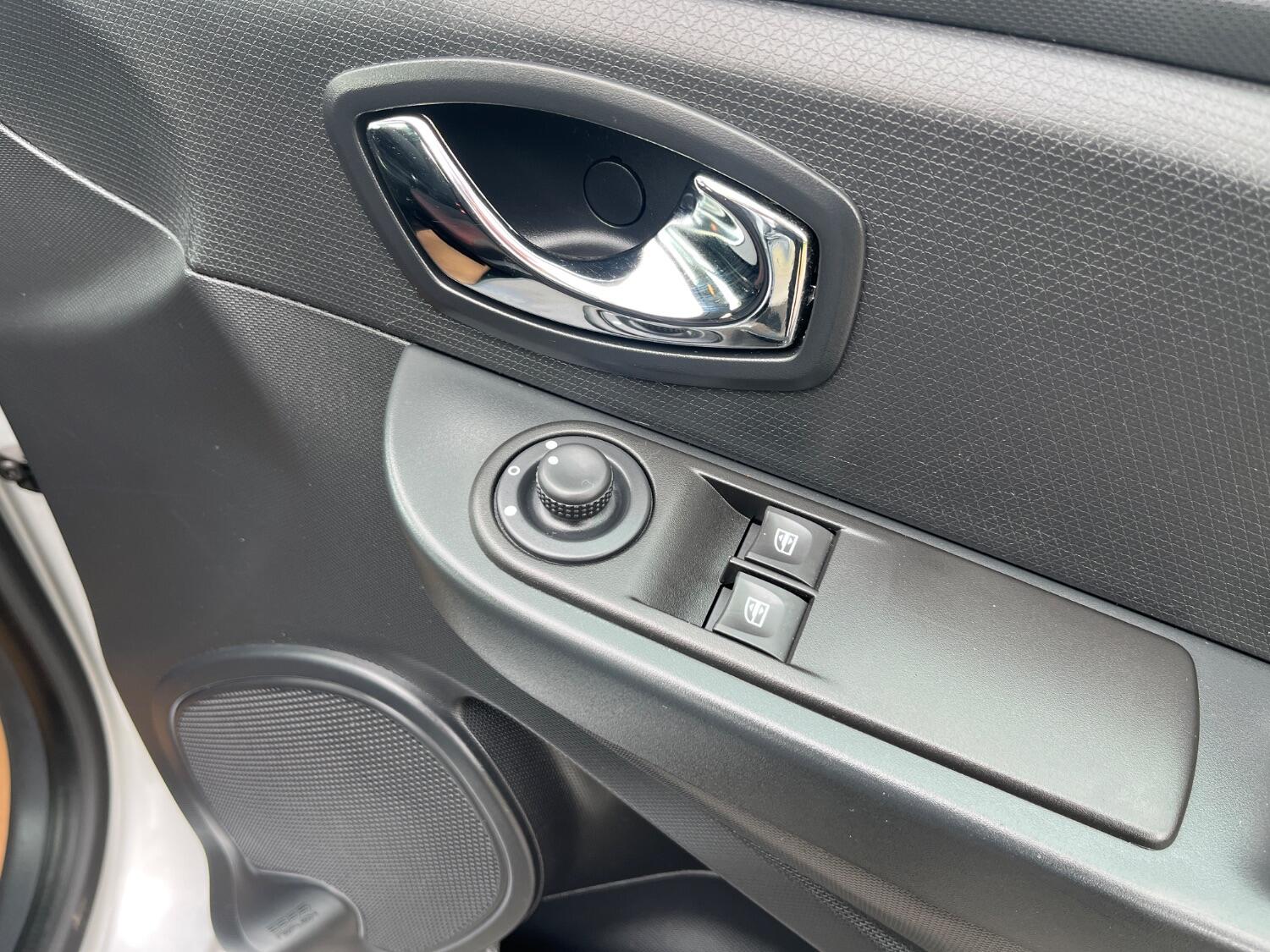 Used Renault Clio 2013 for sale - 76793122: Photo 13