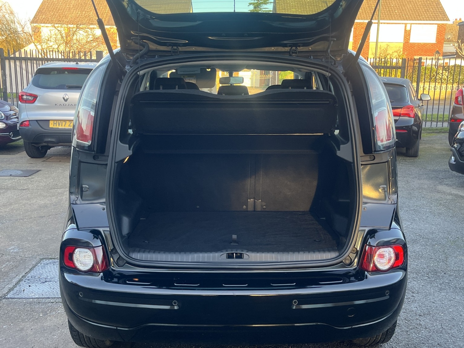 Used Citroen C3 Picasso 2016 for sale - 76699330: Photo 7