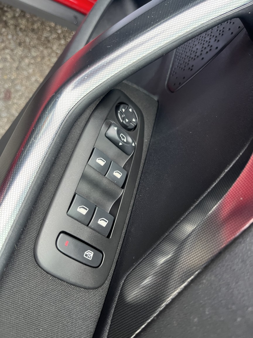 Used Peugeot 2008 2017 for sale - 77303605: Photo 17