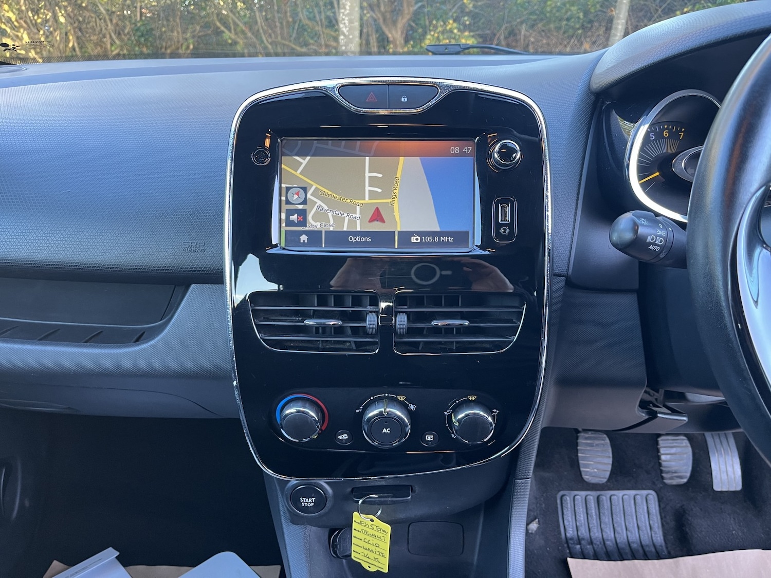 Used Renault Clio 2015 for sale - 76571115: Photo 10