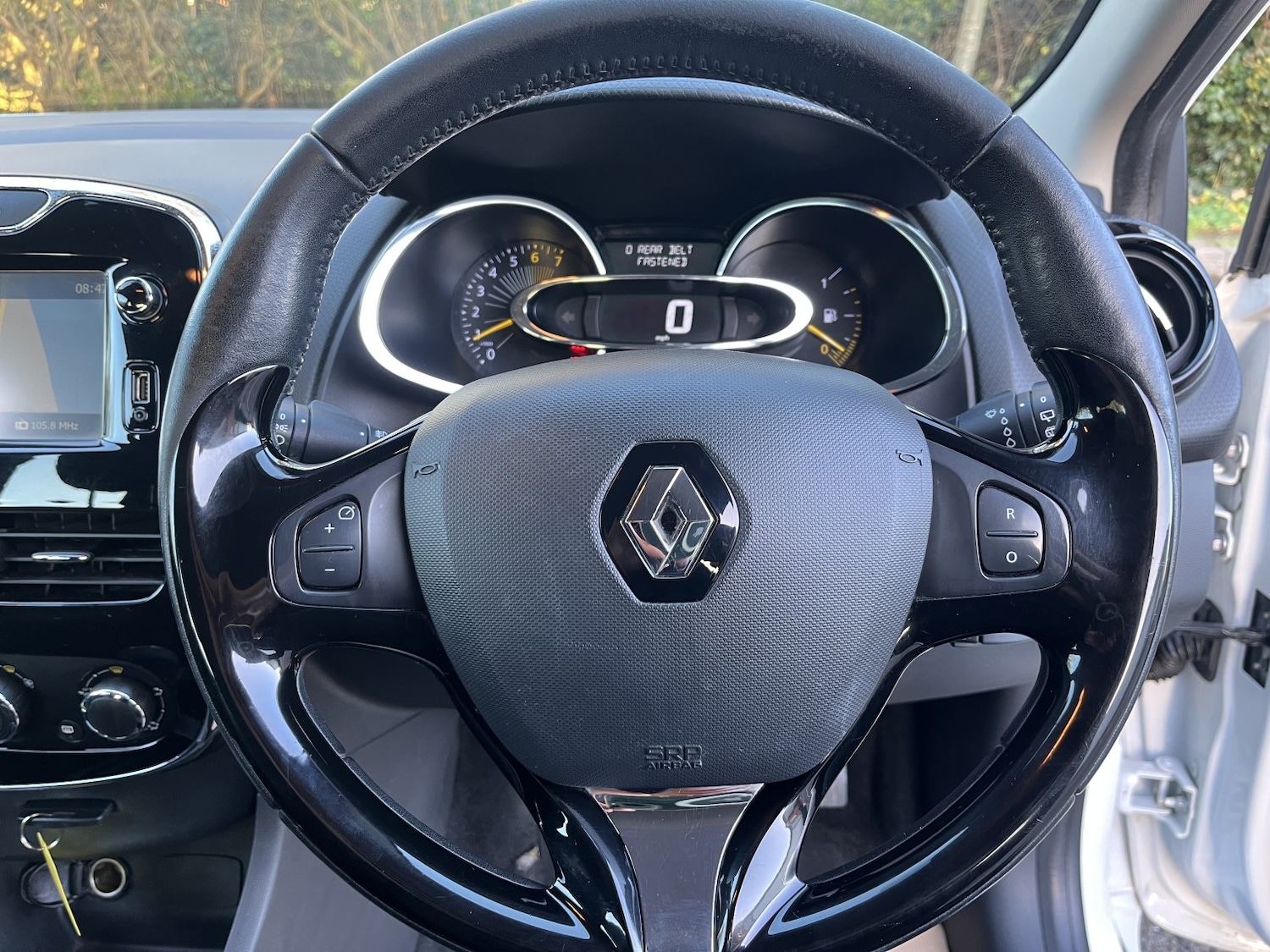 Used Renault Clio 2015 for sale - 76571115: Photo 9