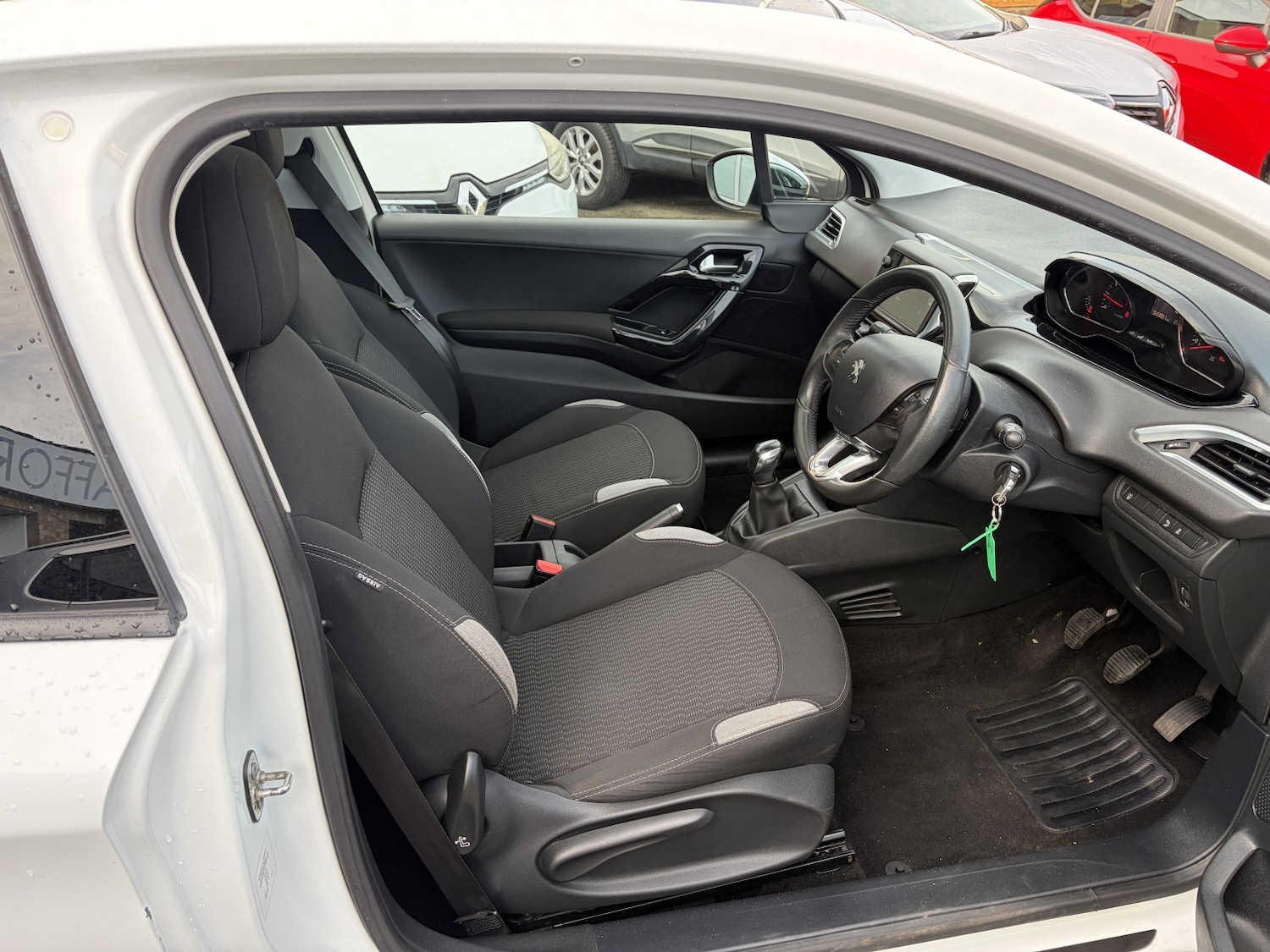 Used Peugeot 208 2015 for sale - 77342621: Photo 10