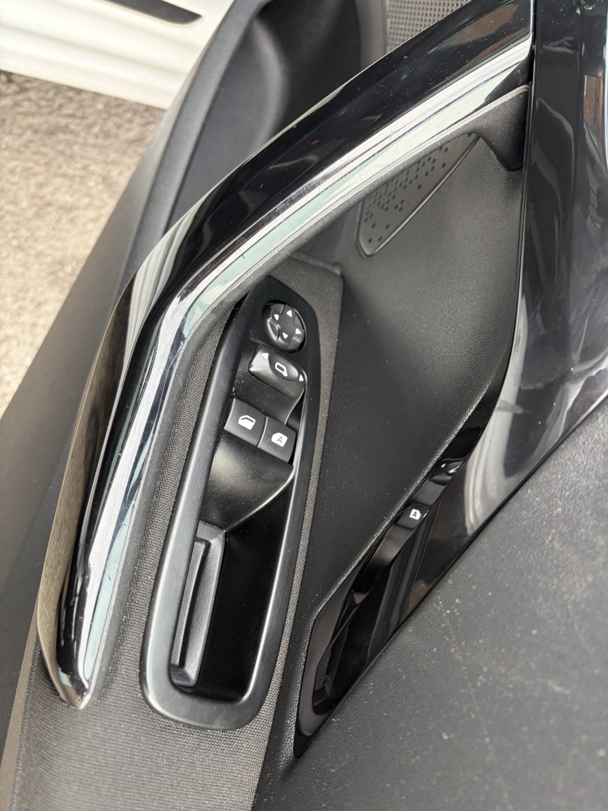 Used Peugeot 208 2015 for sale - 77342621: Photo 13