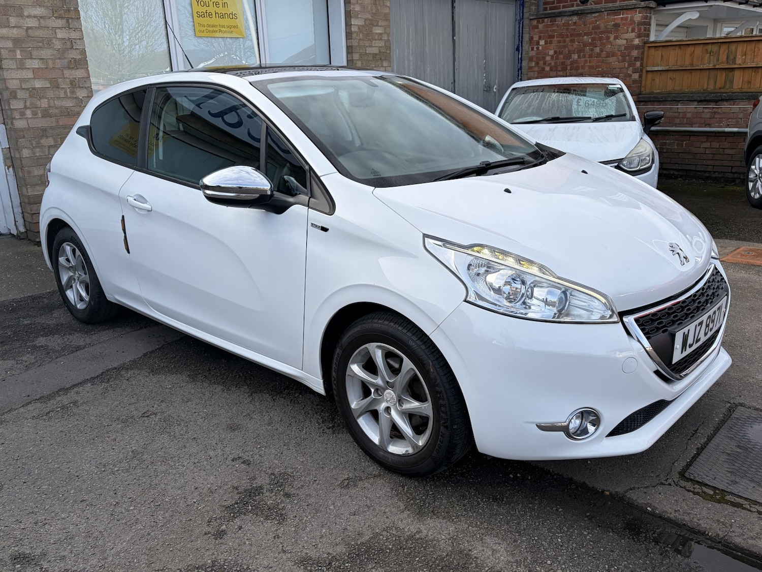 Used Peugeot 208 2015 for sale - 77342621: Photo 4