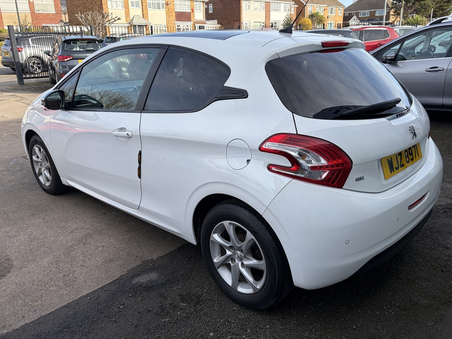 Used Peugeot 208 2015 for sale - 77342621: Photo 6