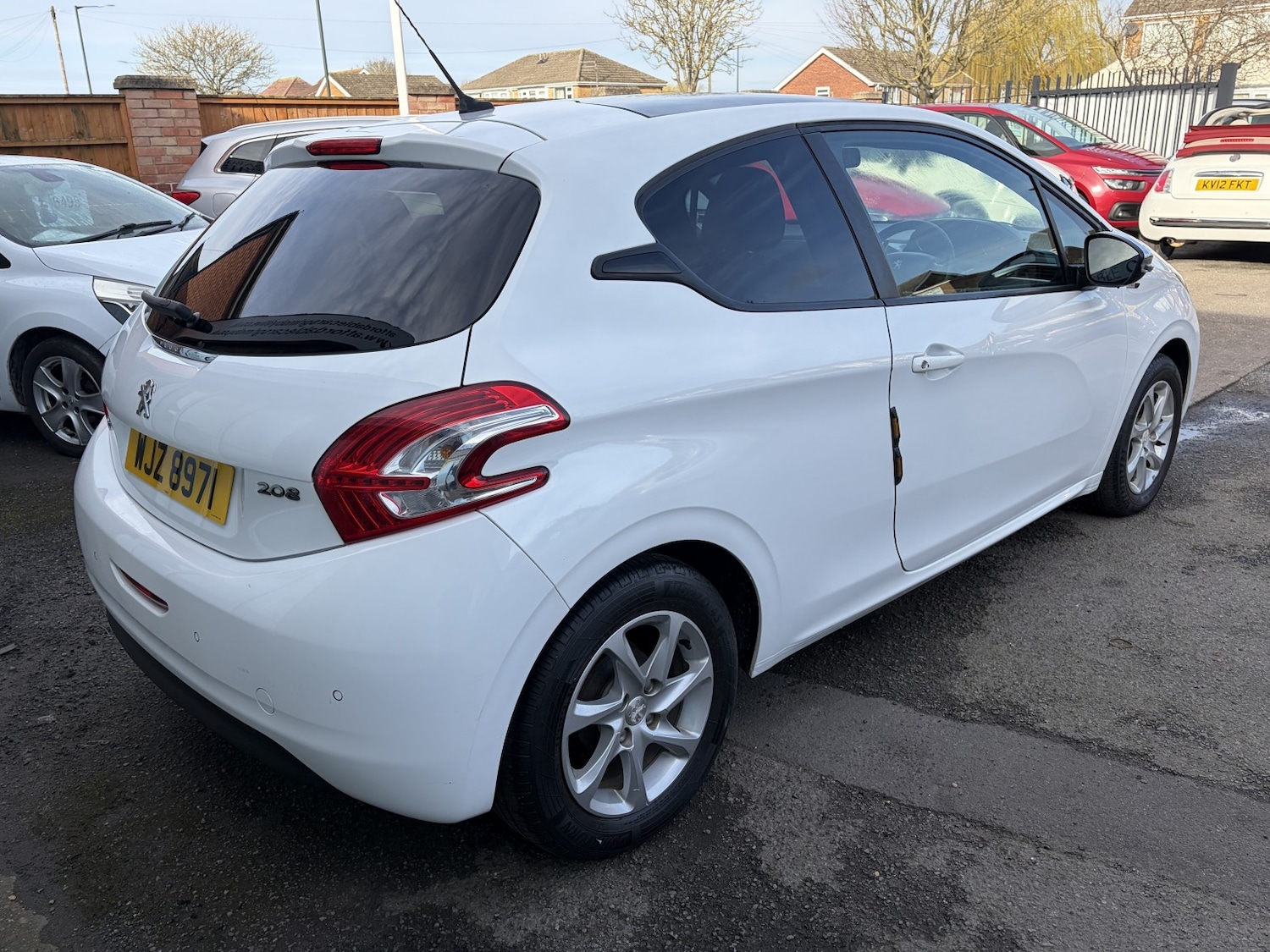 Used Peugeot 208 2015 for sale - 77342621: Photo 8