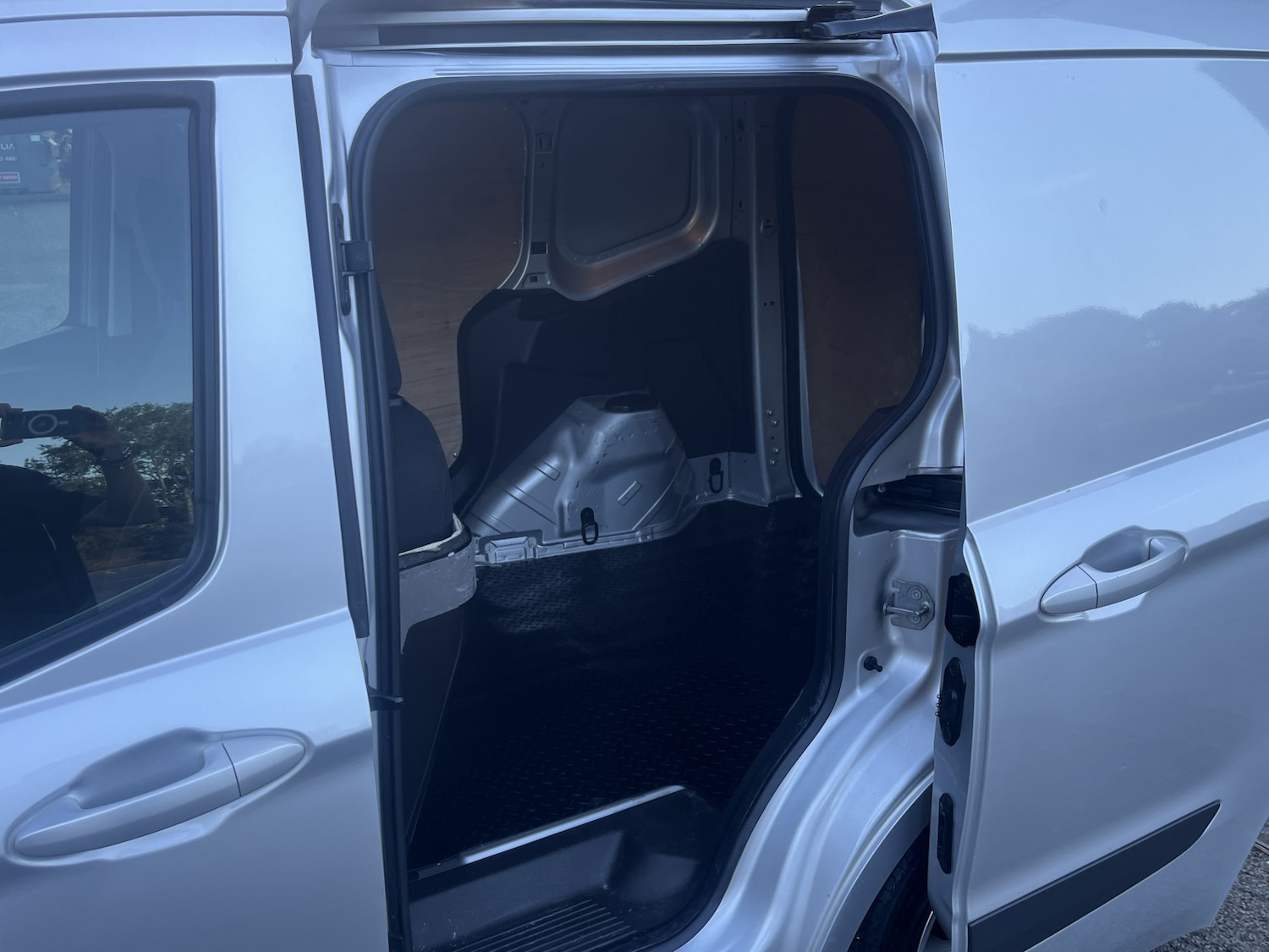 Used Ford Transit Courier 2015 for sale - 77342600: Photo 8