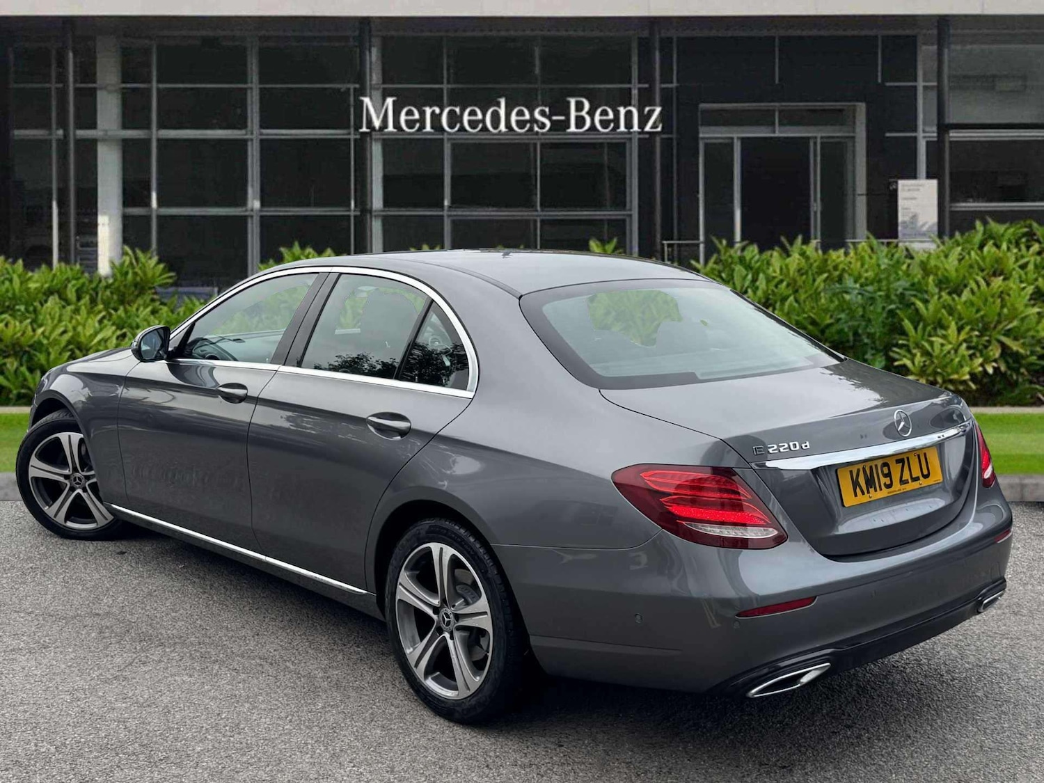 Used Mercedes-Benz E Class 2019 for sale - 76351571: Photo 2