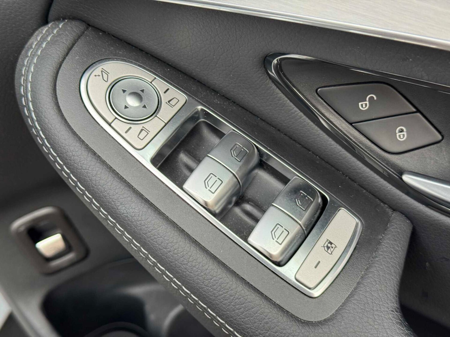 Used Mercedes-Benz GLC 2022 for sale - 76390736: Photo 31