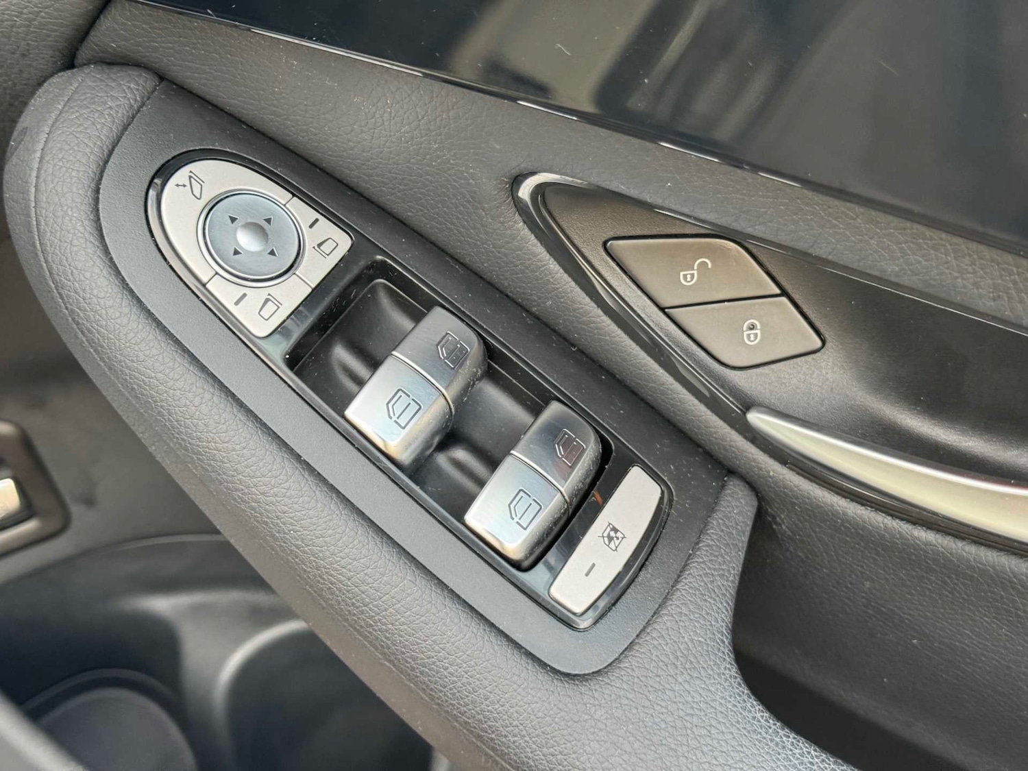 Used Mercedes-Benz GLC 2020 for sale - 76774075: Photo 31