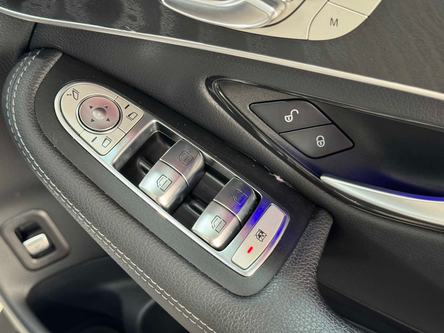 Used Mercedes-Benz GLC 2020 for sale - 76978792: Photo 31