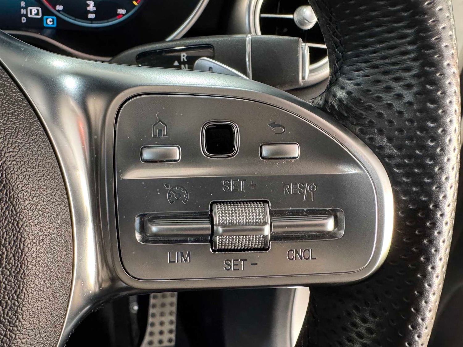 Used Mercedes-Benz GLC 2020 for sale - 76978792: Photo 35