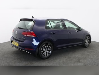 Used Volkswagen Golf 2018 for sale - 77117324: Photo