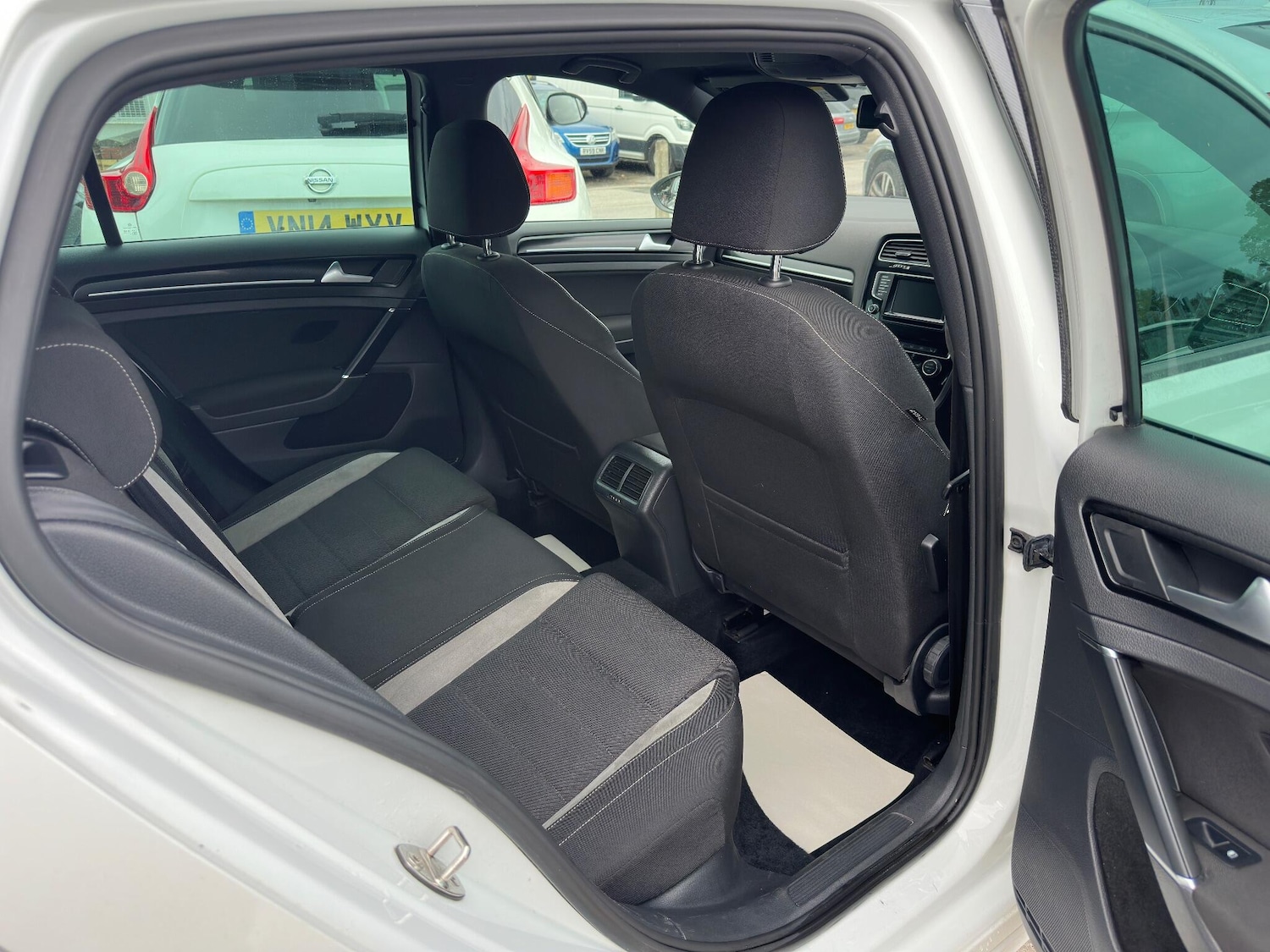 Used Volkswagen Golf 2014 for sale - 76095167: Photo 10