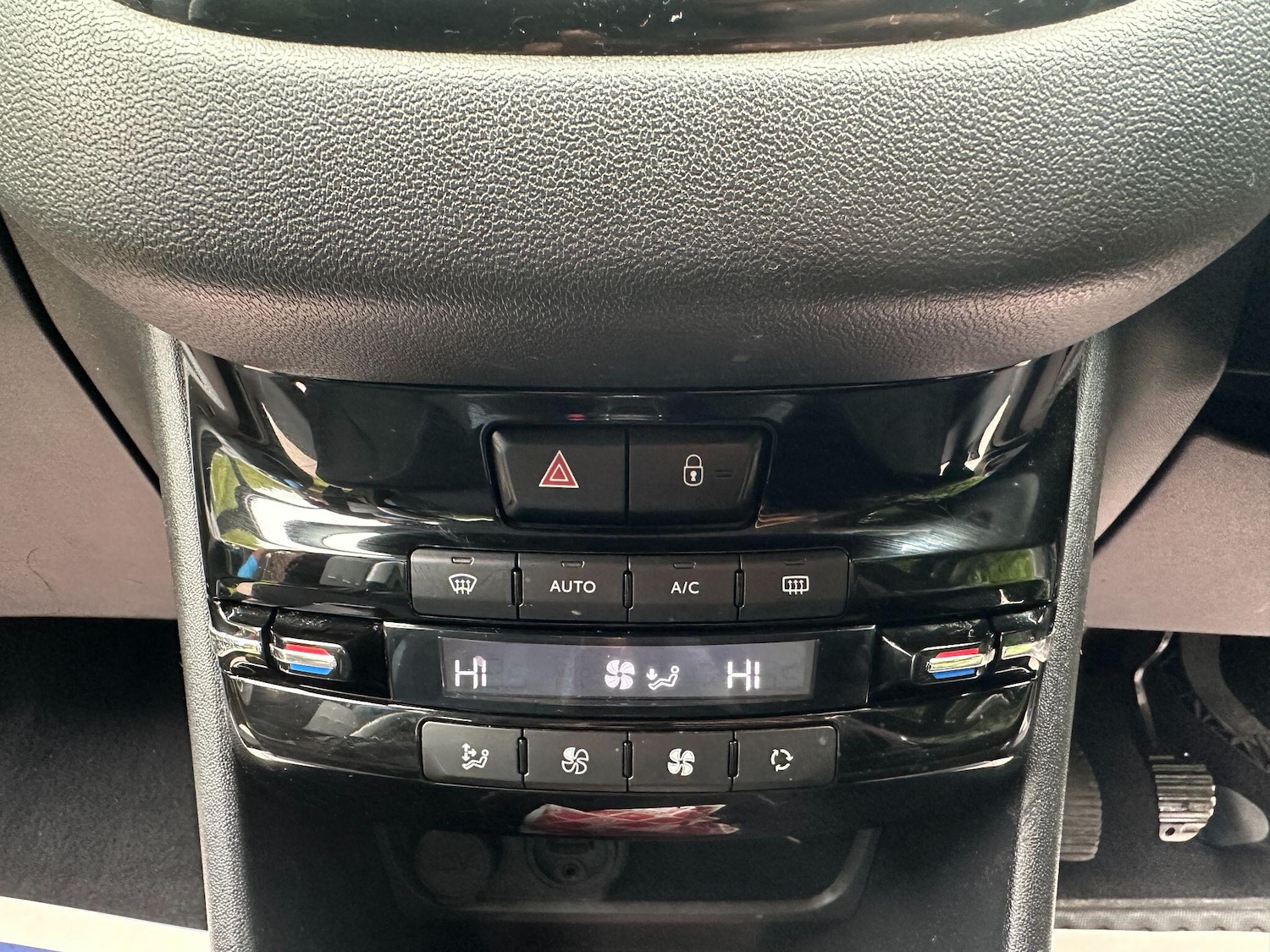 Used Peugeot 208 for sale - 76993603: Photo 51