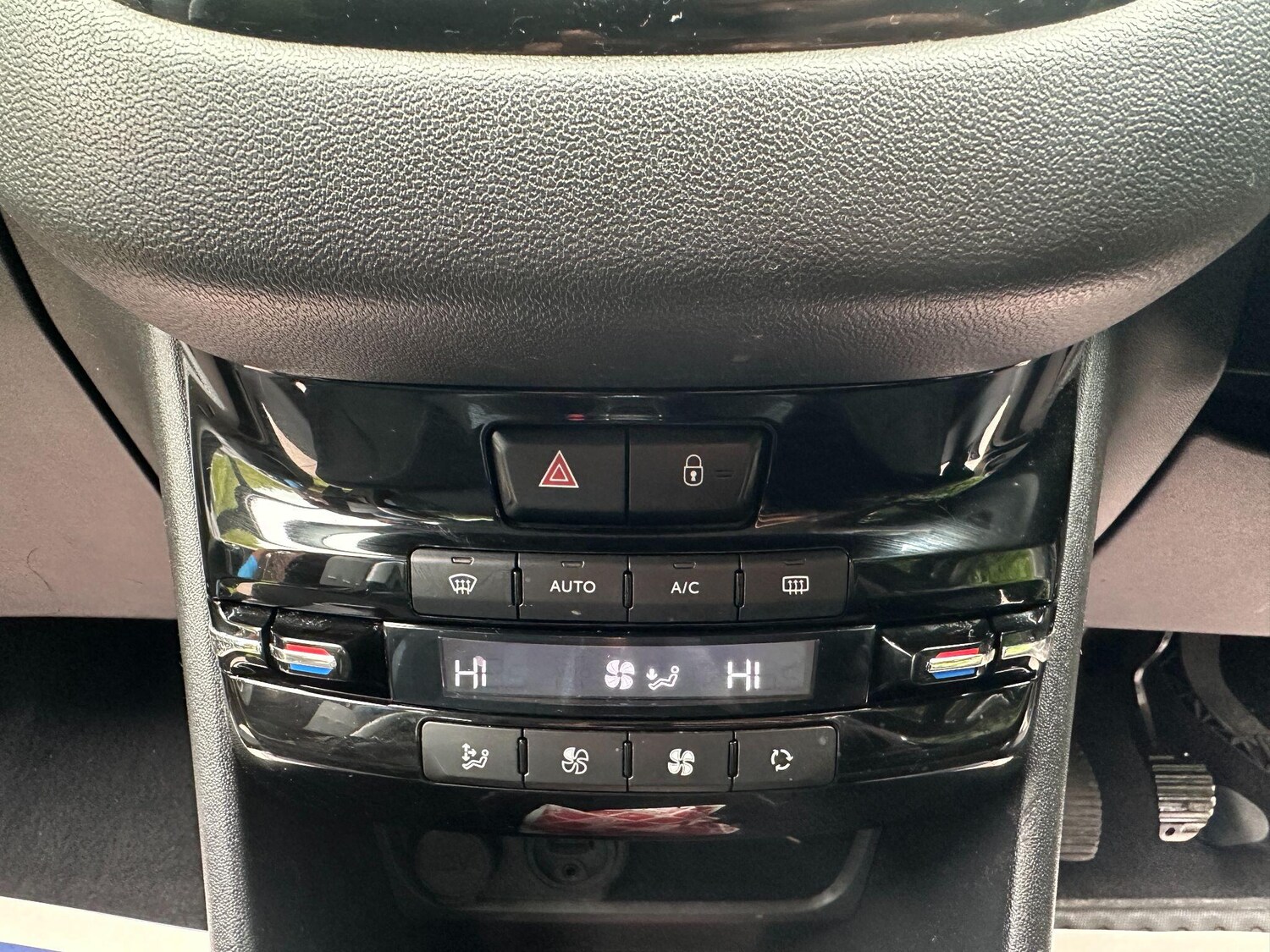 Used Peugeot 208 2013 for sale - 76094217: Photo 51