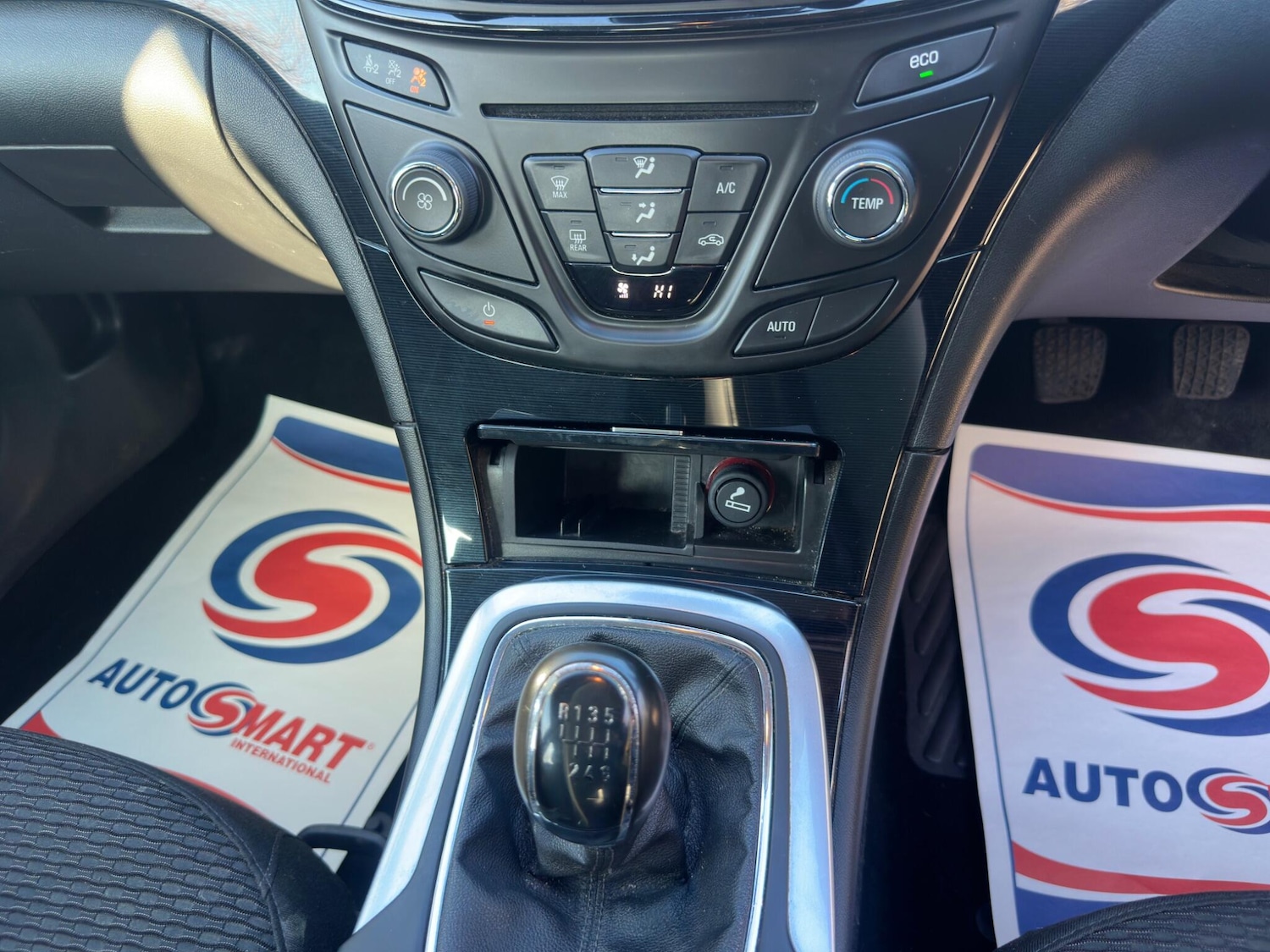 Used Vauxhall Insignia 2014 for sale - 77882657: Photo 38