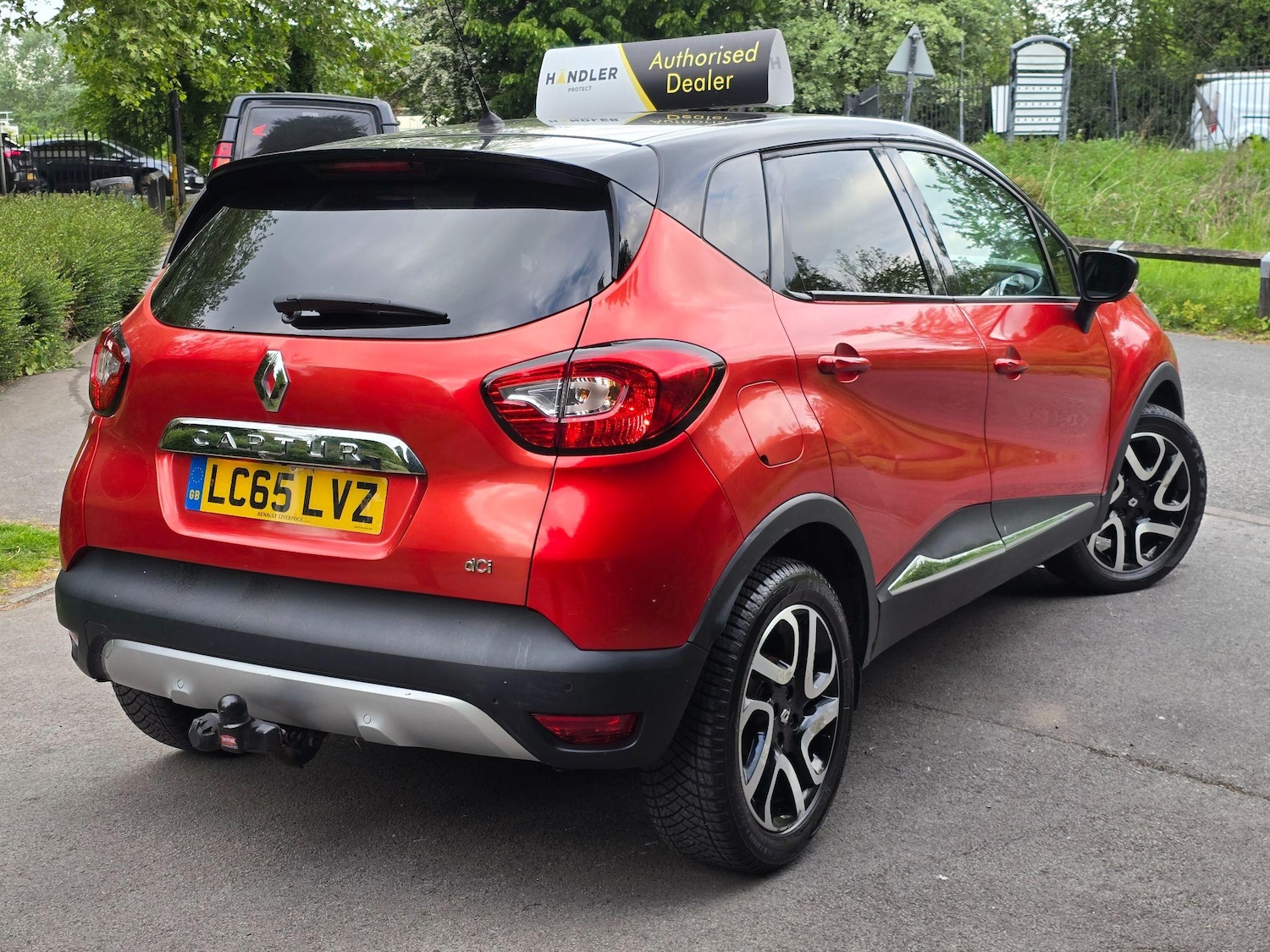 Used Renault Captur 2015 for sale - 76992576: Photo 2