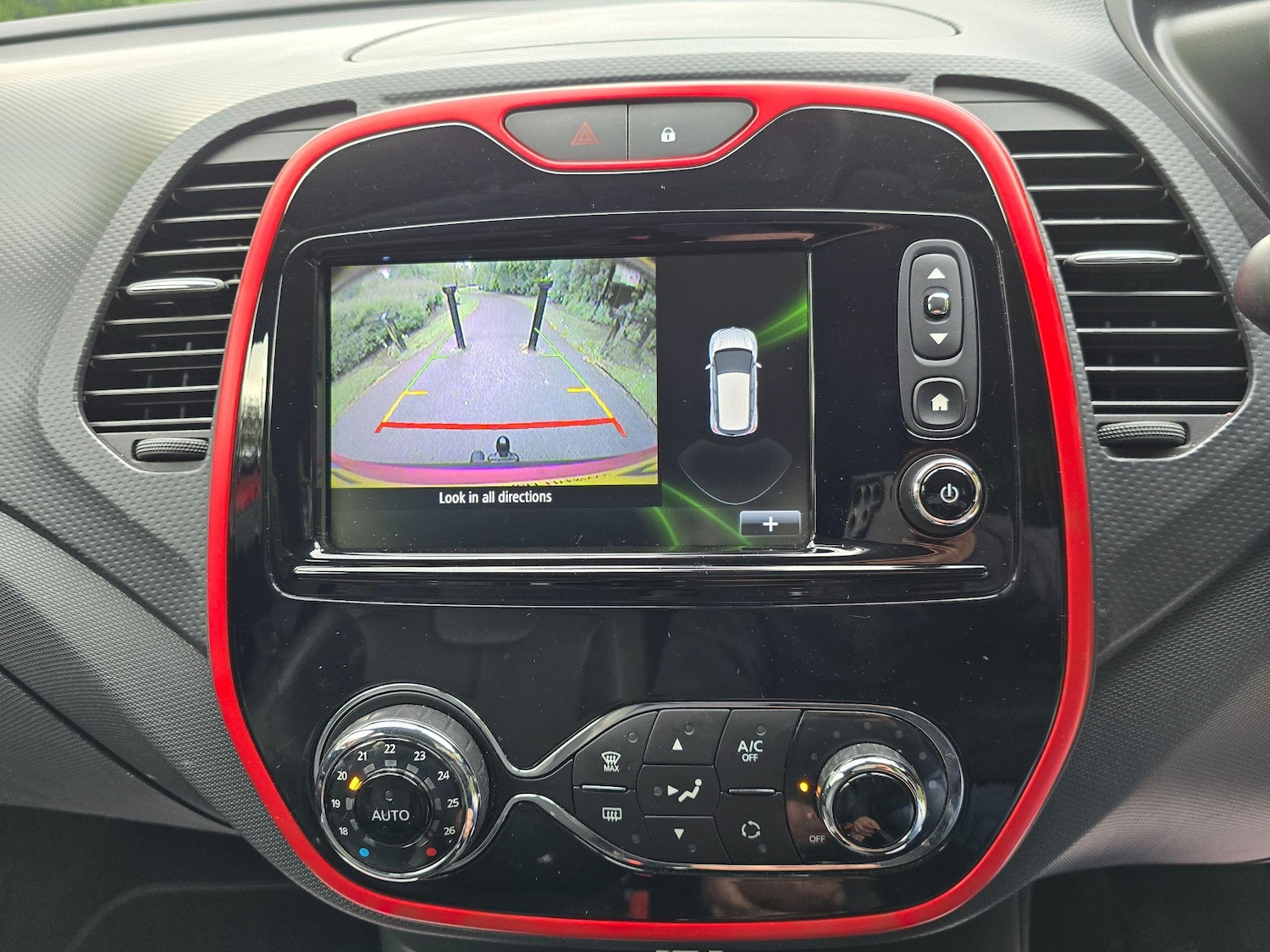 Used Renault Captur 2015 for sale - 76992576: Photo 29