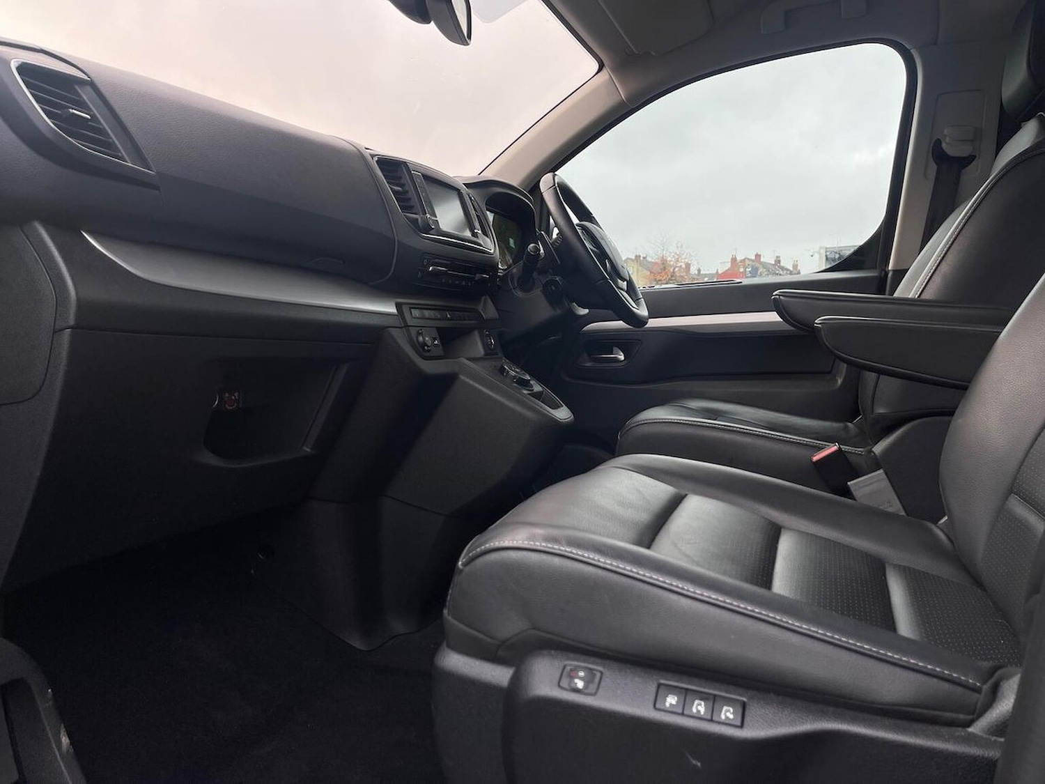 Used Peugeot Traveller 2020 for sale - 76532458: Photo 16