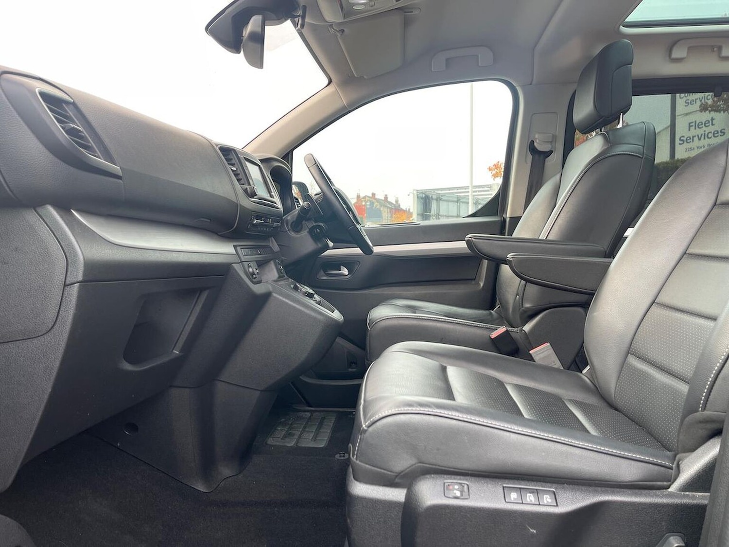 Used Peugeot Traveller 2020 for sale - 76532458: Photo 26