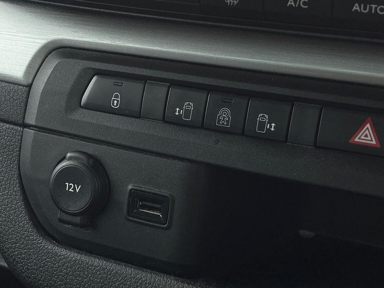 Used Peugeot Traveller 2020 for sale - 76532458: Photo 34