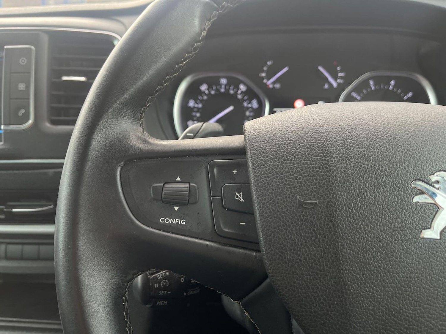 Used Peugeot Traveller 2020 for sale - 76532458: Photo 36