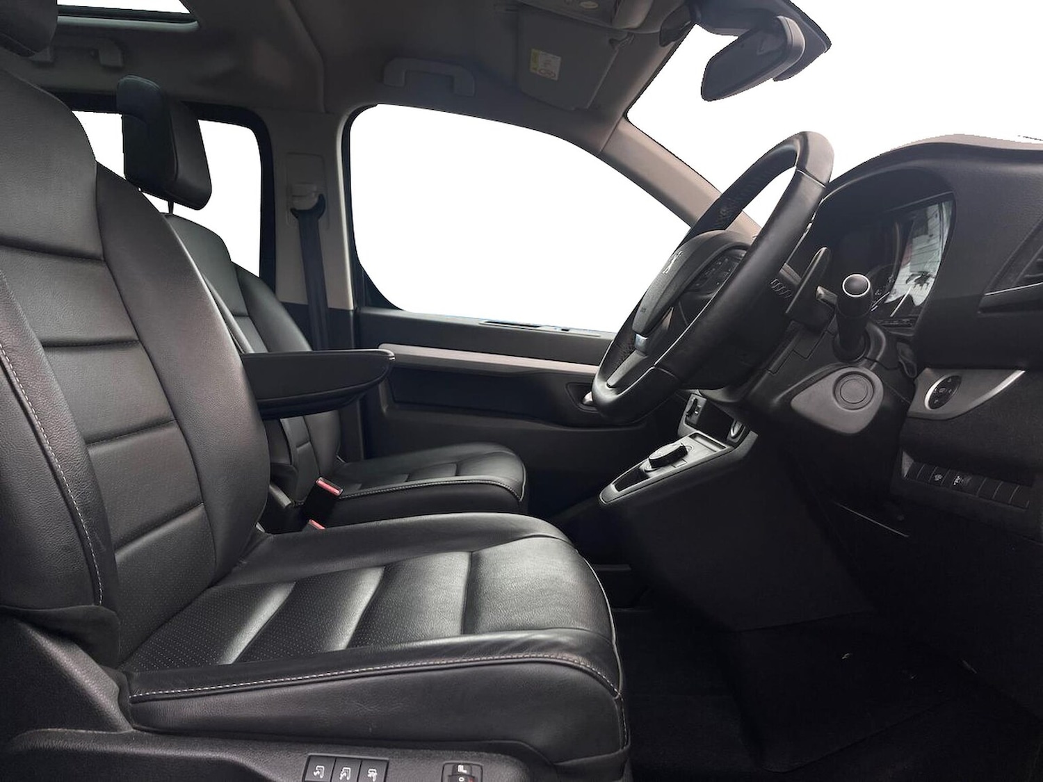 Used Peugeot Traveller 2020 for sale - 76532458: Photo 8