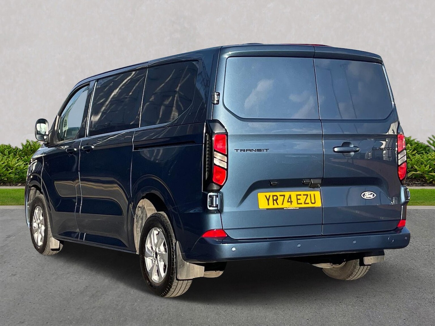 Used Ford Transit Custom 2024 for sale - 76945874: Photo 2