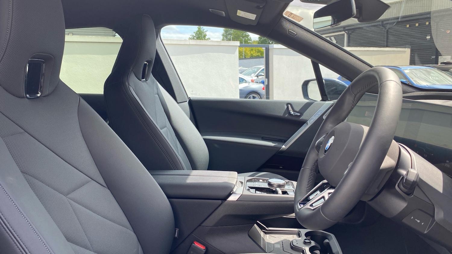 Used BMW iX 2025 for sale - 76461753: Photo 11