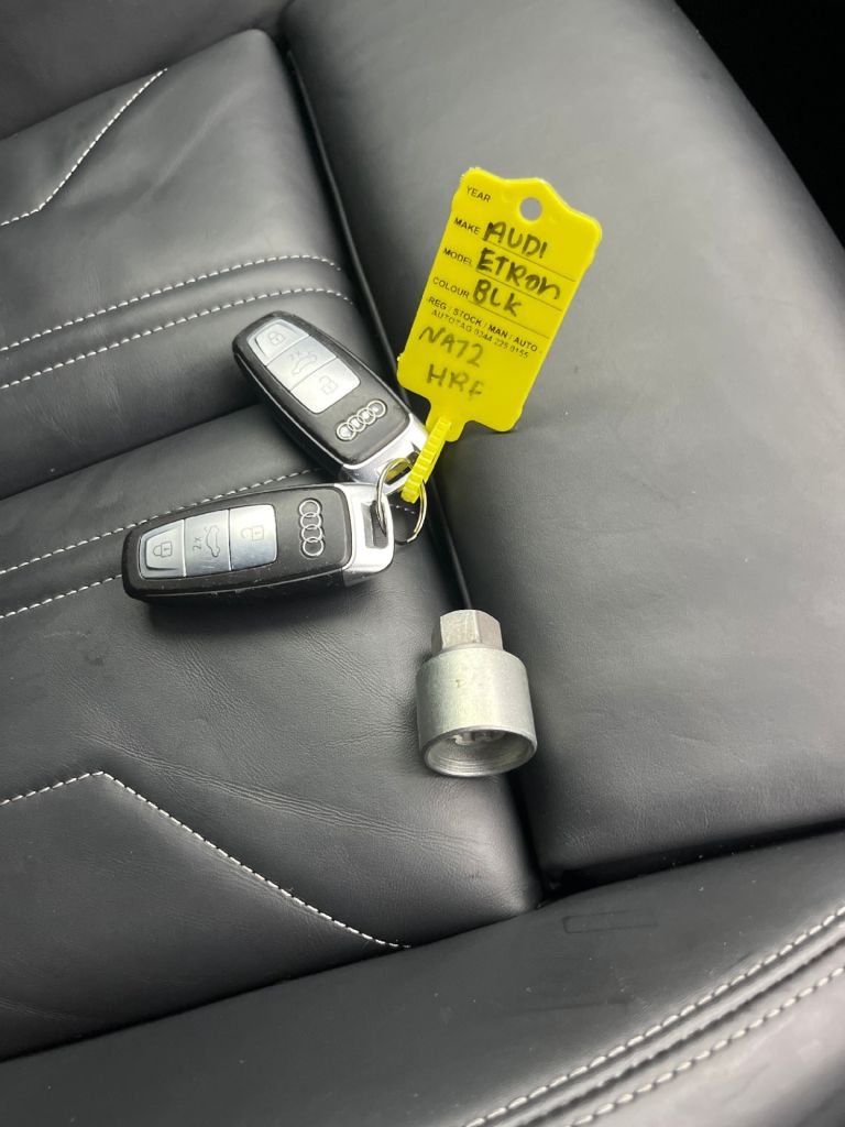 Used Audi e-tron 2022 for sale - 77384475: Photo 4