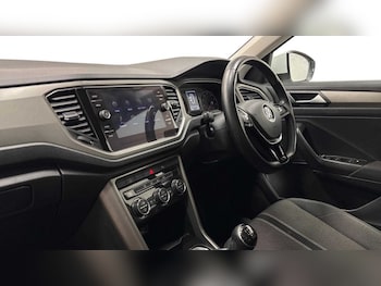 Used Volkswagen T-Roc 2020 for sale - 77920483: Photo