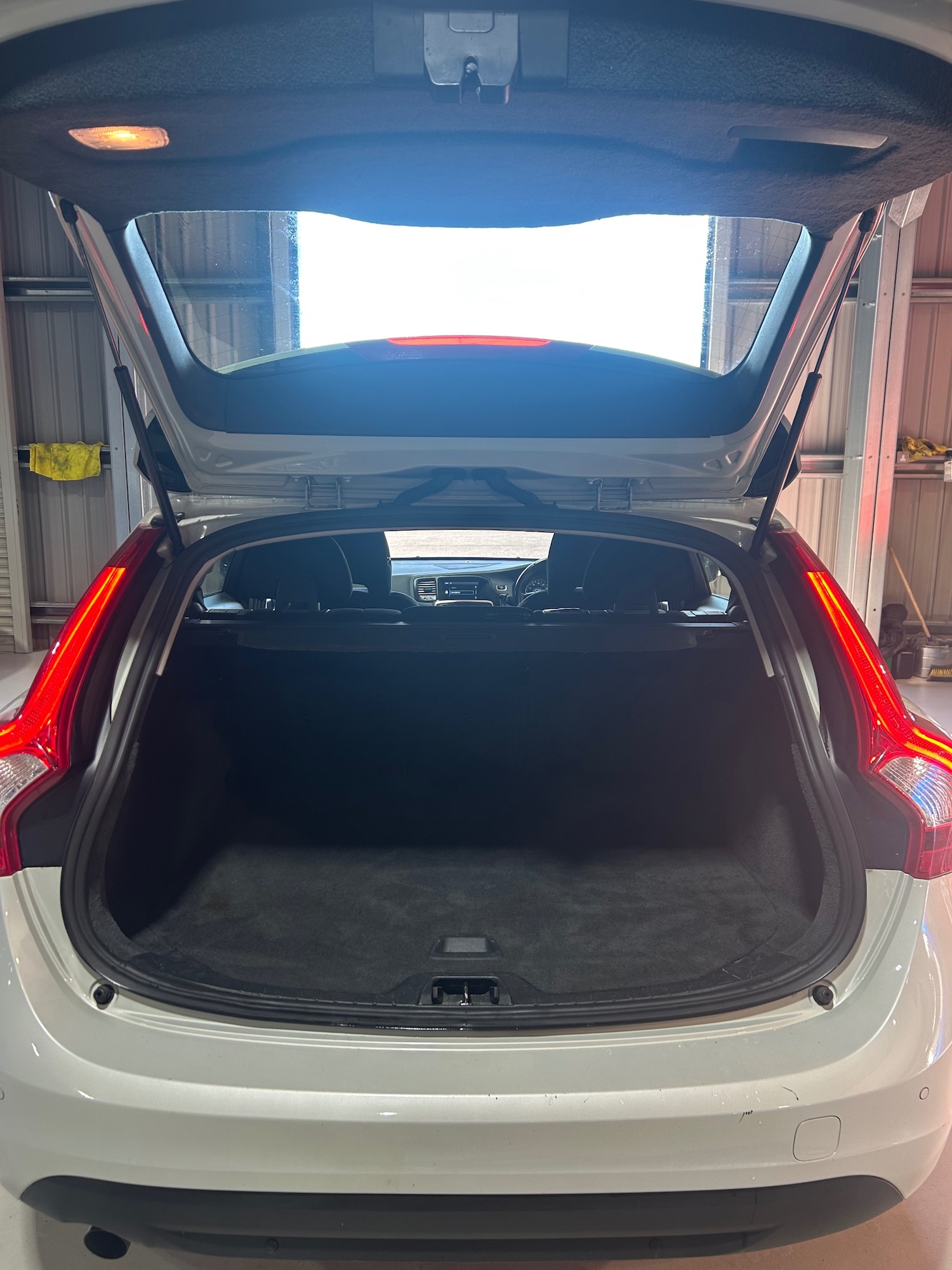 Used Volvo V60 2013 for sale - 77789073: Photo 14