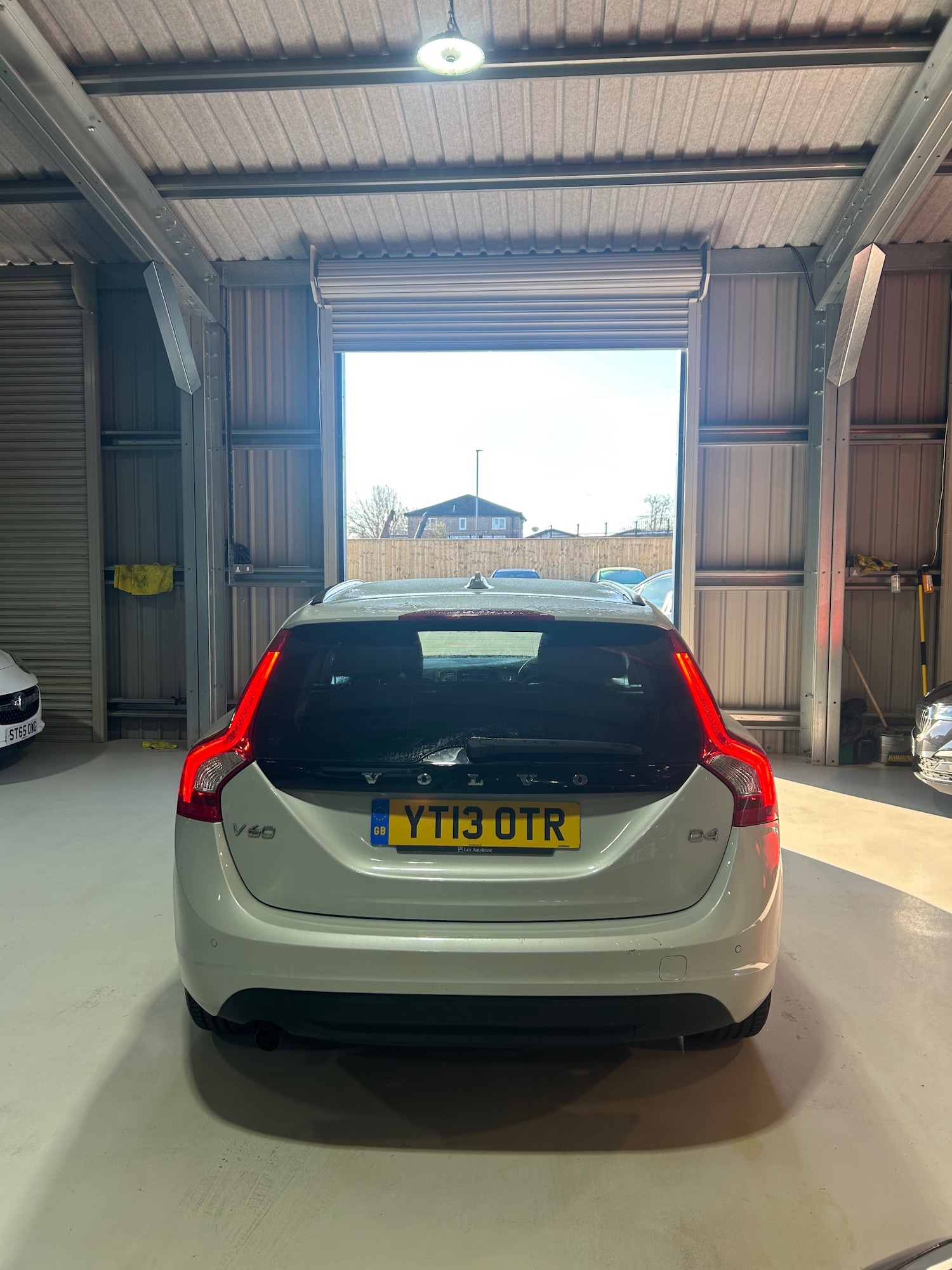 Used Volvo V60 2013 for sale - 77789073: Photo 4