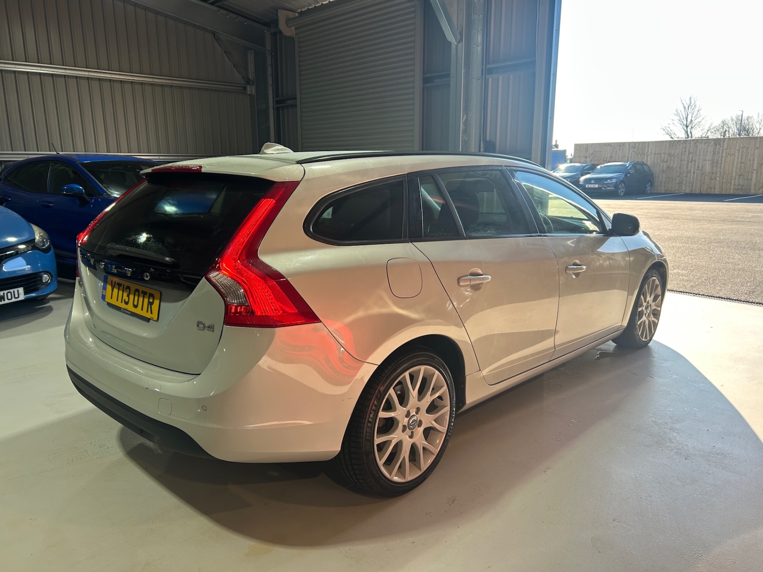 Used Volvo V60 2013 for sale - 77789073: Photo 5