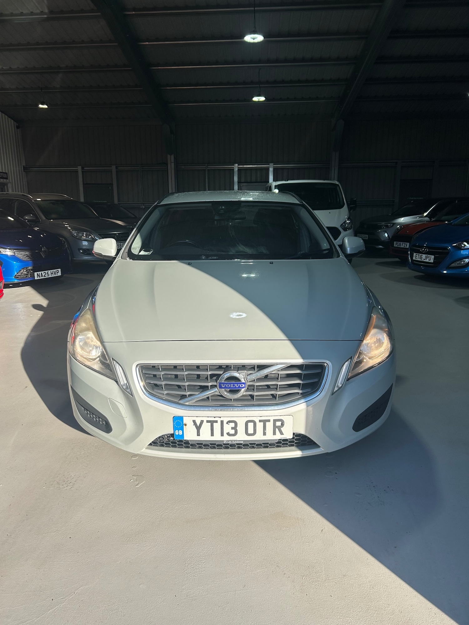 Used Volvo V60 2013 for sale - 77789073: Photo 8