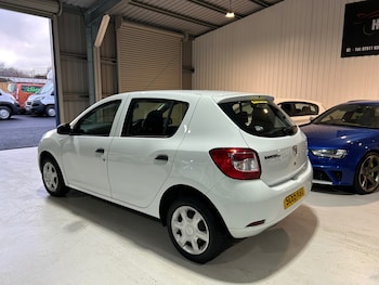 Used Dacia Sandero 2015 for sale - 77260906: Photo