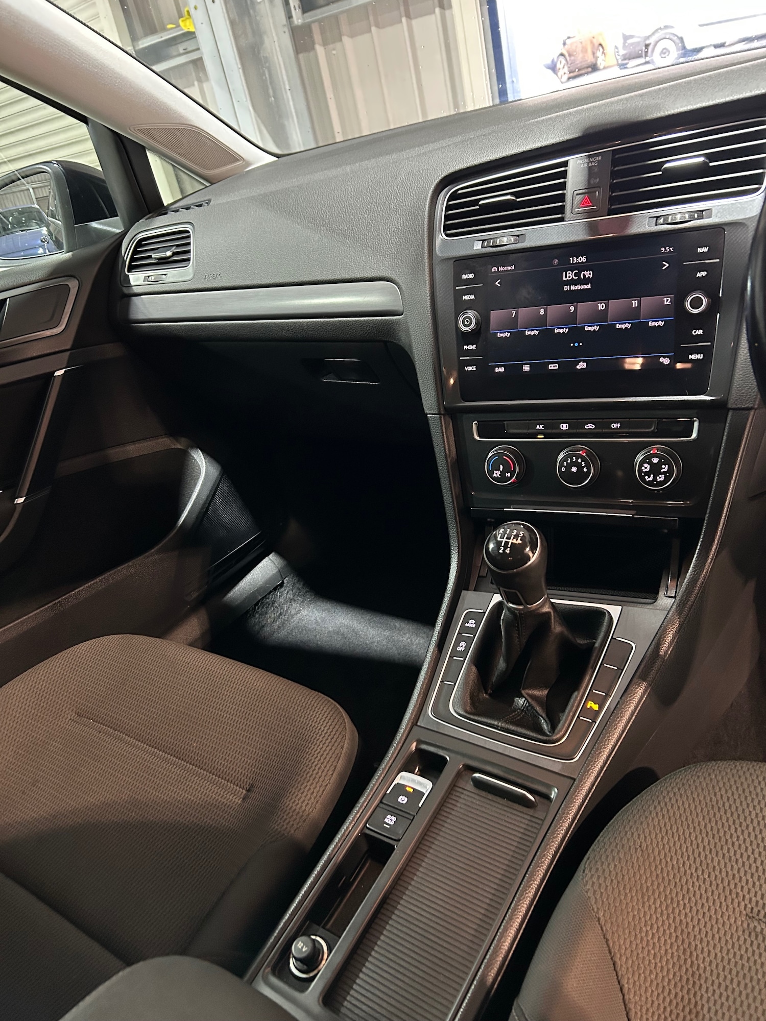 Used Volkswagen Golf 2017 for sale - 77847971: Photo 17