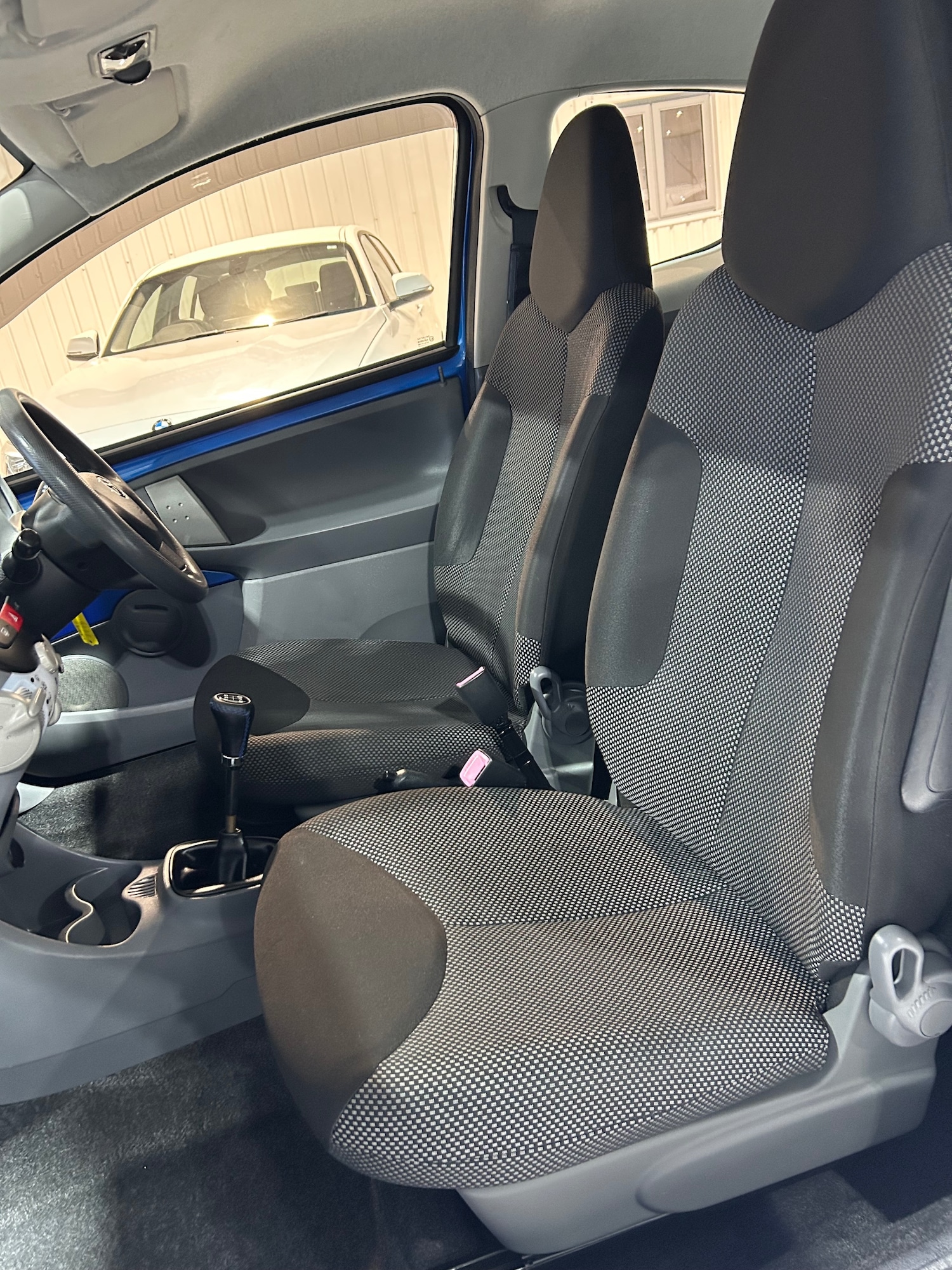 Used Toyota AYGO 2010 for sale - 77138399: Photo 9