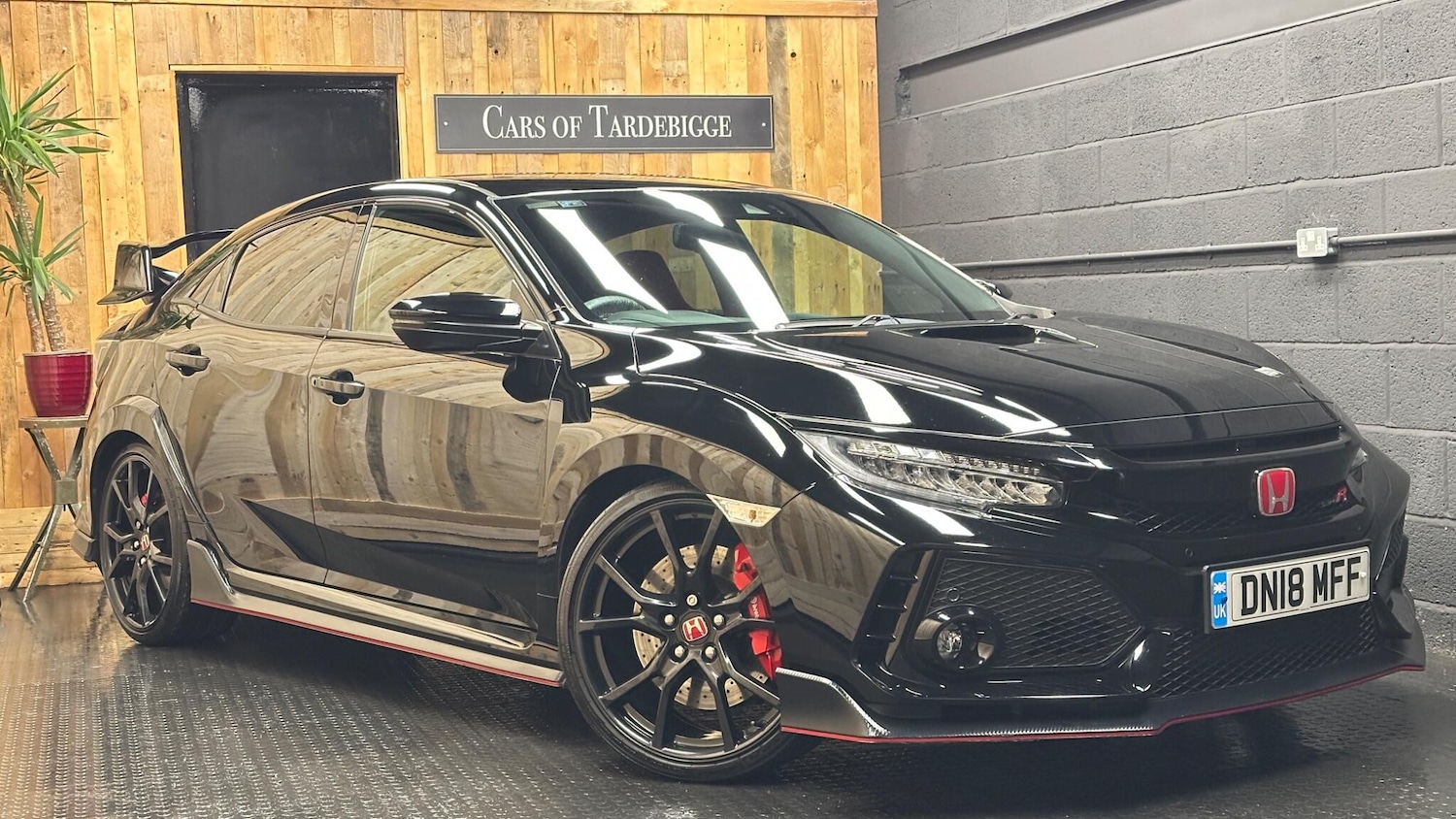 Used Honda Civic 2018 for sale - 76377744: Photo 2