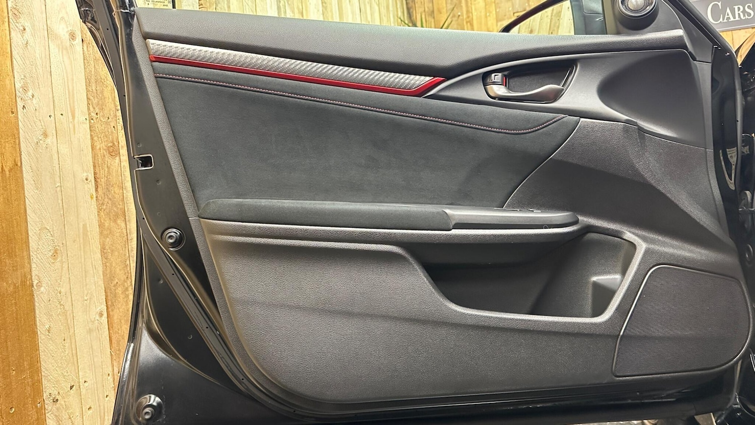 Used Honda Civic 2018 for sale - 76377744: Photo 32