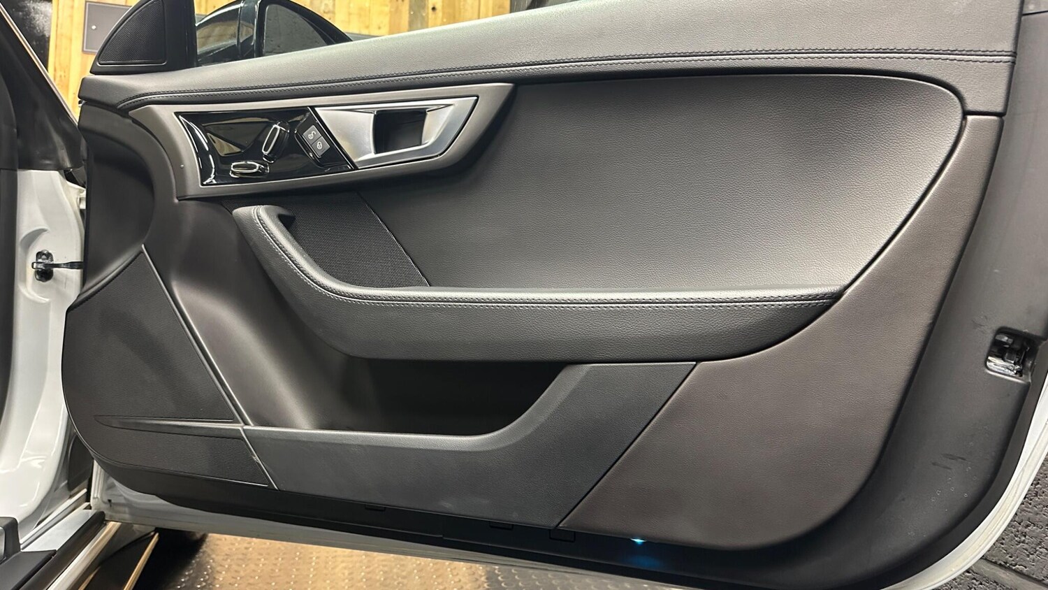 Used Jaguar F-Type for sale - 77970051: Photo 28