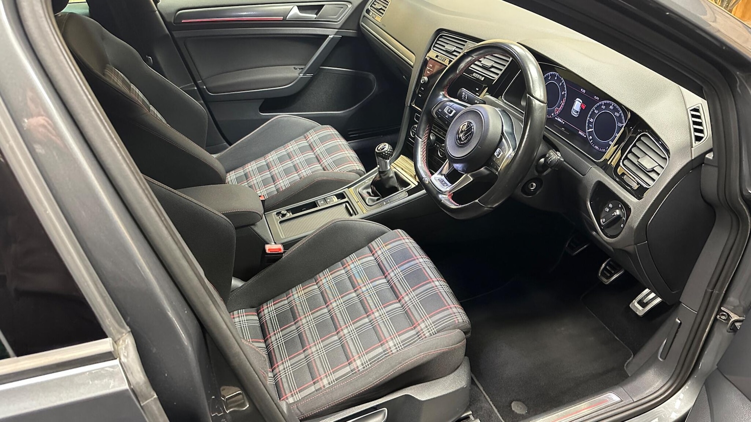 Used Volkswagen Golf 2017 for sale - 76592553: Photo 25